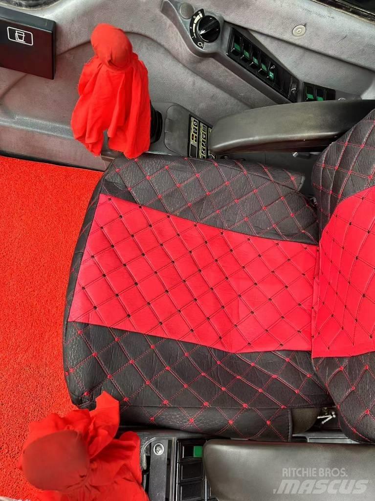 Volvo 240DL Pásové rýpadlá