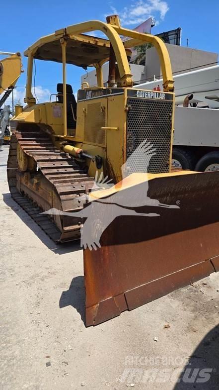 CAT D6M Pásové dozéry