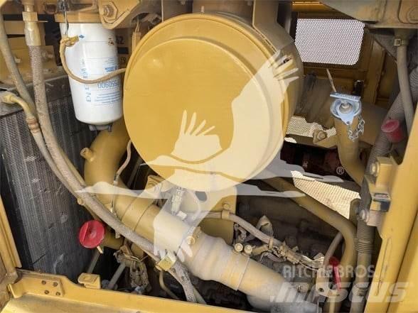 CAT D6R Pásové dozéry
