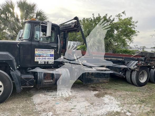 Mack RD688S Smetiarske vozidlá