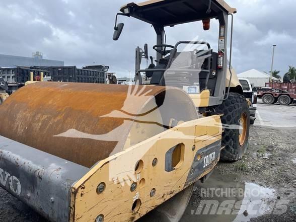 Volvo SD115B Ťahačové valce