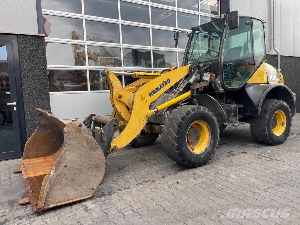 Komatsu WA100 Kolesové nakladače
