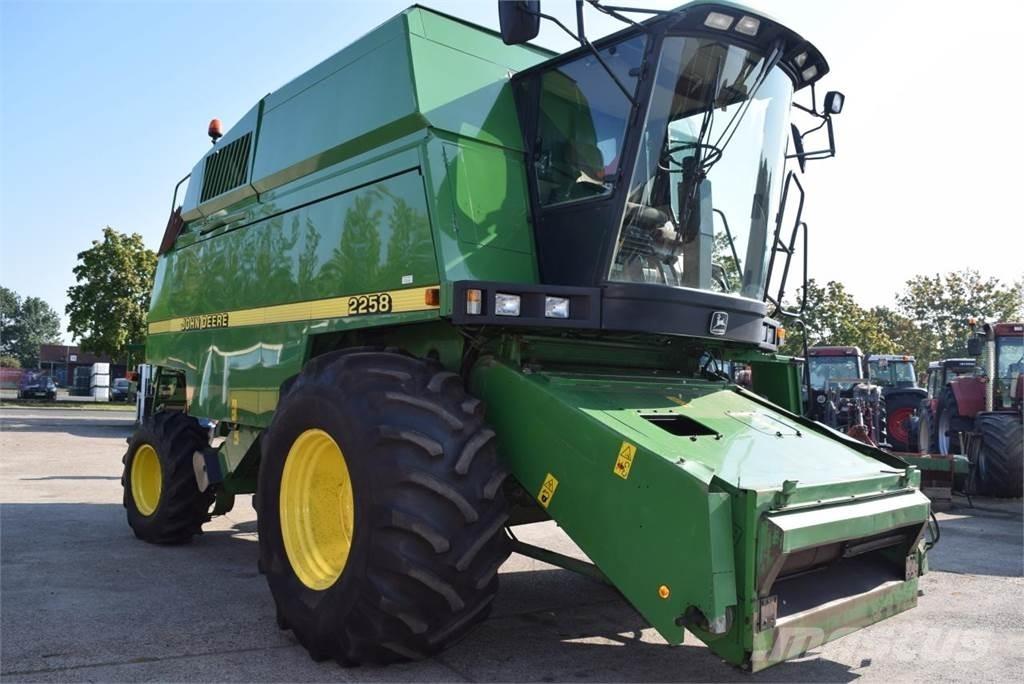 John Deere 2064 Kombinované zberacie stroje