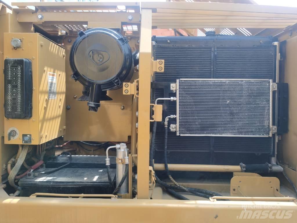 CAT 320 C L Pásové rýpadlá