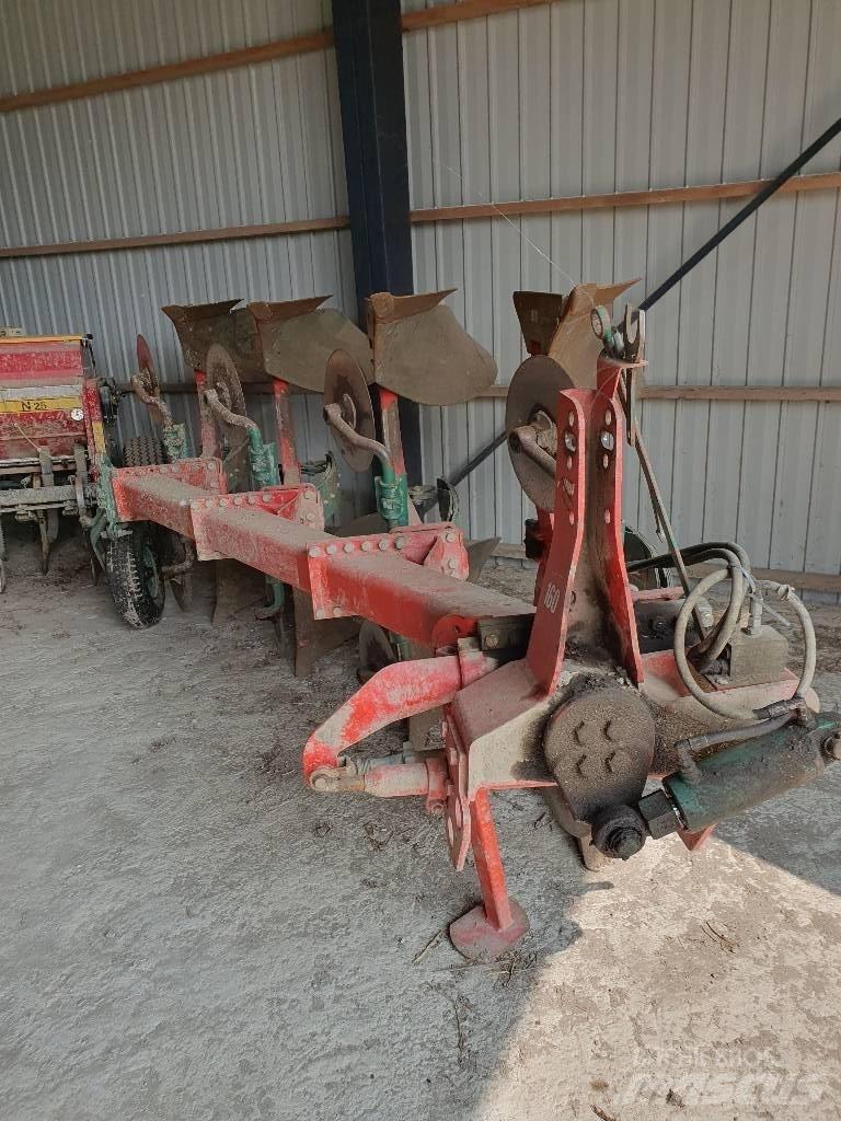 Kverneland E160 Dvojstranné pluhy