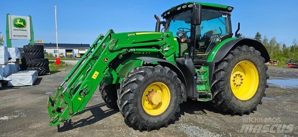 John Deere 6215R Traktory