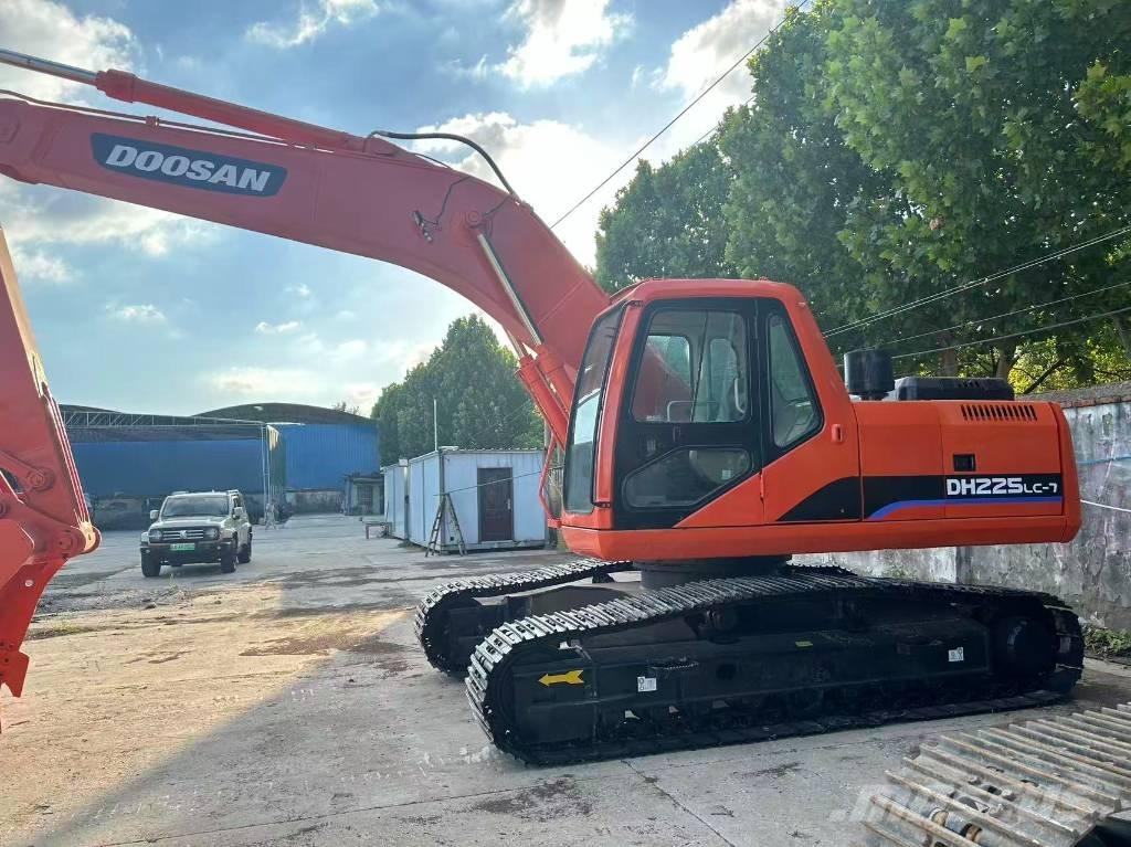 Doosan 225 Pásové rýpadlá