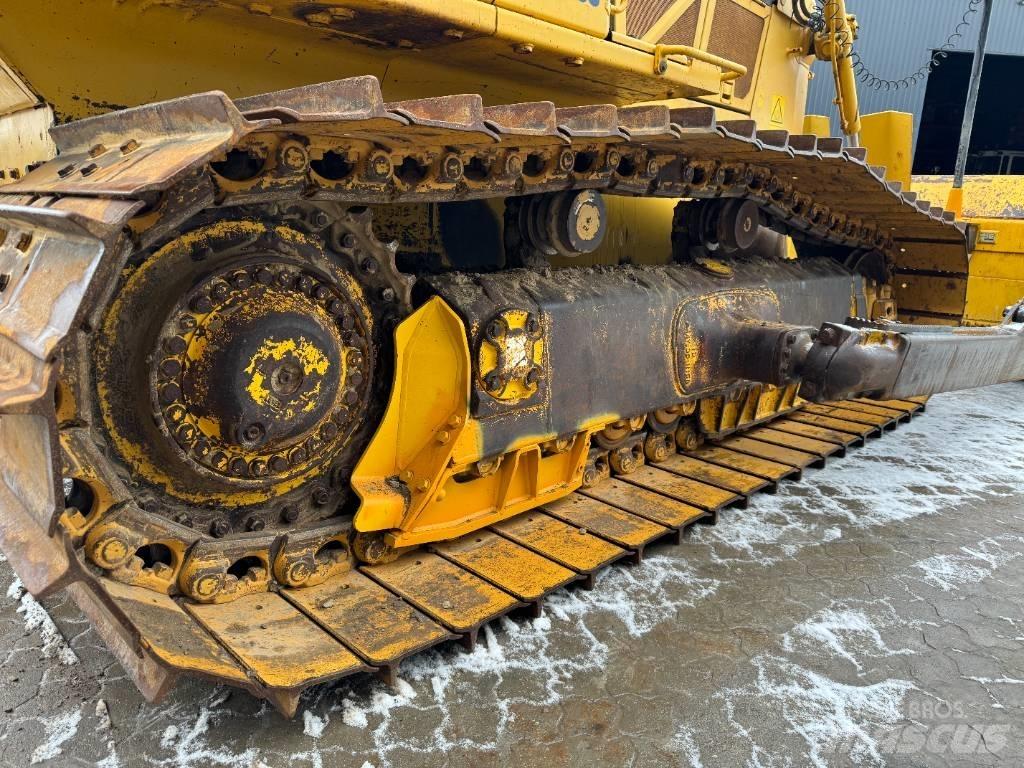 Komatsu D65PX-18 Pásové dozéry
