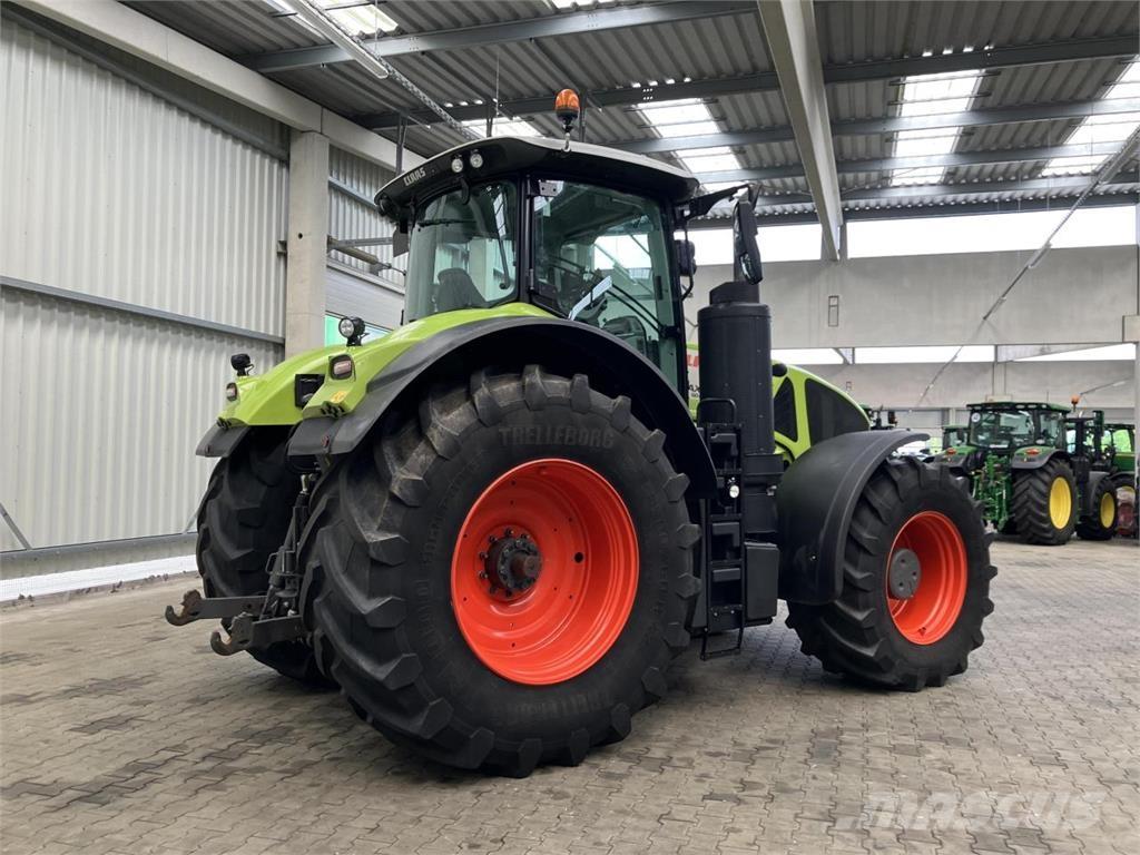 CLAAS Axion 930 Traktory