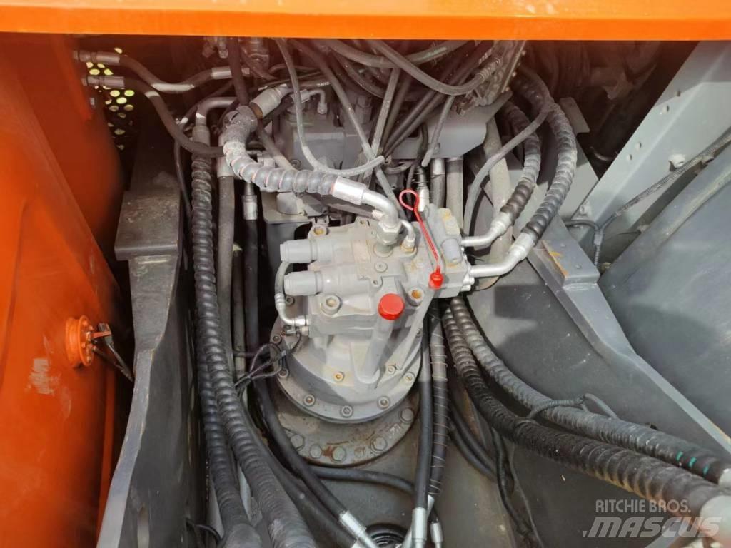 Hitachi ZX200 Pásové rýpadlá