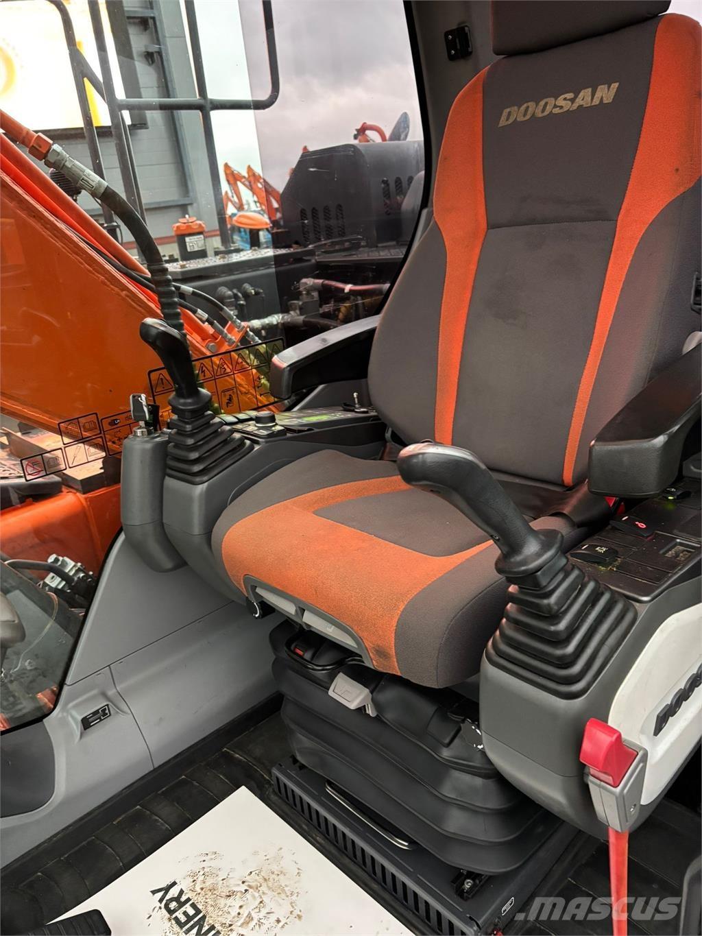 Doosan DX160LC-5 Pásové rýpadlá