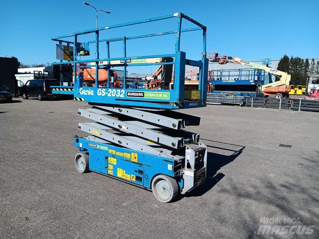 Genie GS2032 Nožnicové zdvíhacie plošiny
