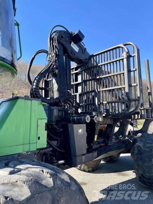 John Deere 1910 E Lesné traktory