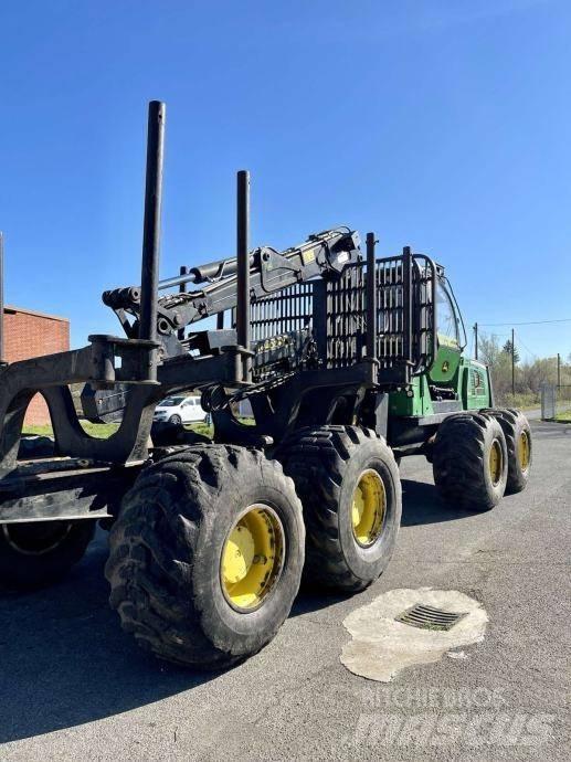 John Deere 1910 E Lesné traktory