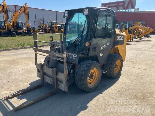 JCB 225 Šmykom riadené nakladače