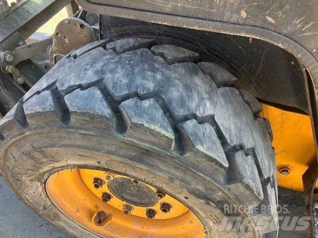 JCB 225 Šmykom riadené nakladače