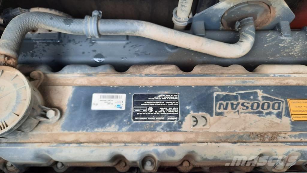 Doosan DX 300 LC-5 Pásové rýpadlá