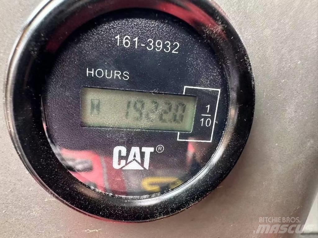 CAT 320 D Pásové rýpadlá