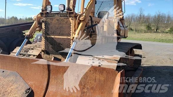 Komatsu D65P-7 Pásové dozéry