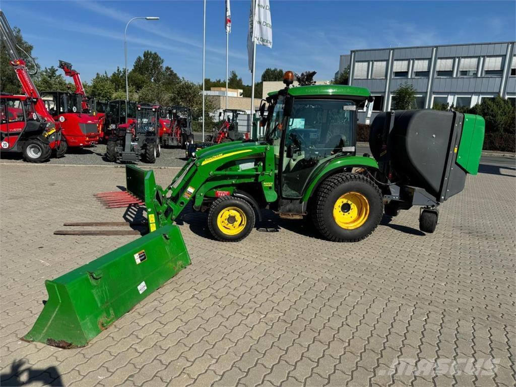John Deere 3720 Kompaktné traktory