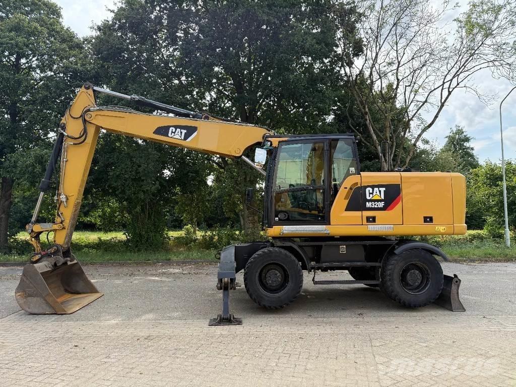 CAT M320F Kolesové rýpadlá