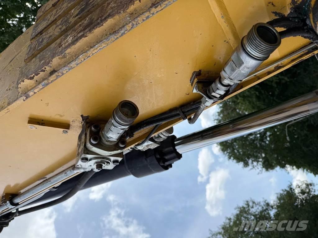 CAT M320F Kolesové rýpadlá