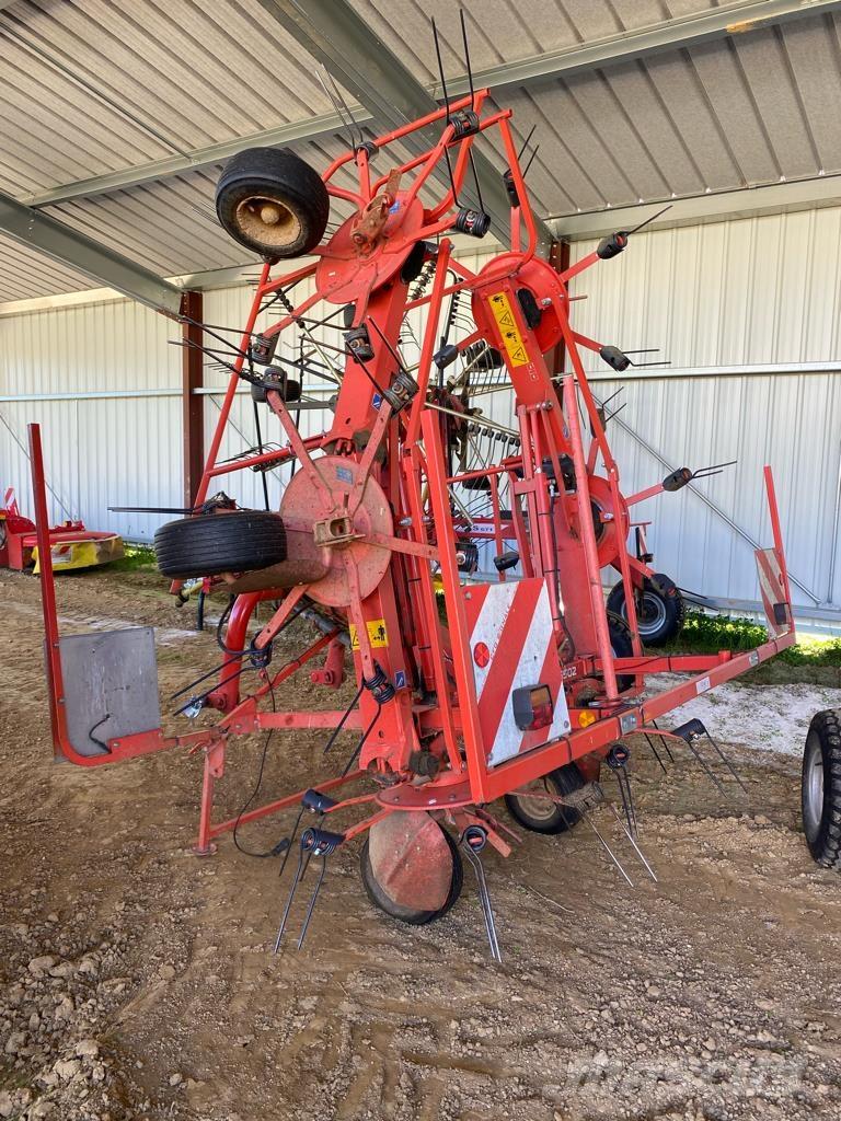 Kuhn GF 6502 Obracače a zhrabovače sena