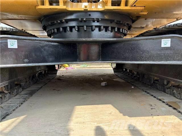 CAT 320 D Pásové rýpadlá