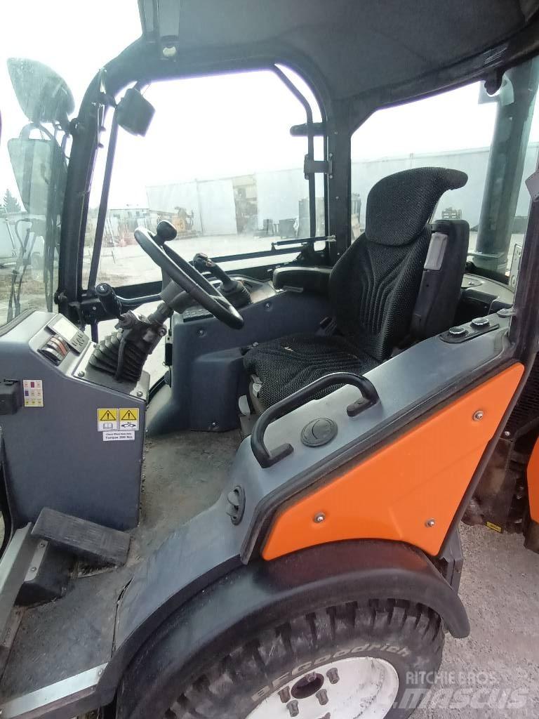Multihog CX75 Traktory
