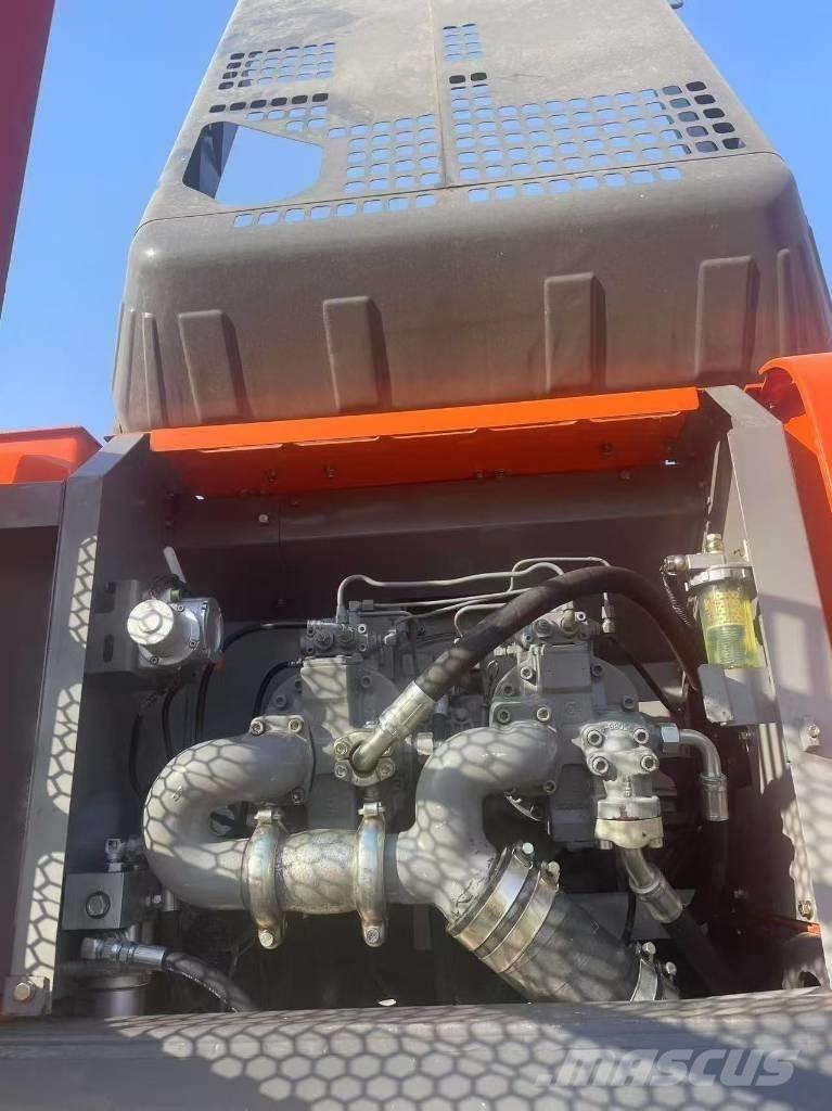 Hitachi ZX 350 Pásové rýpadlá