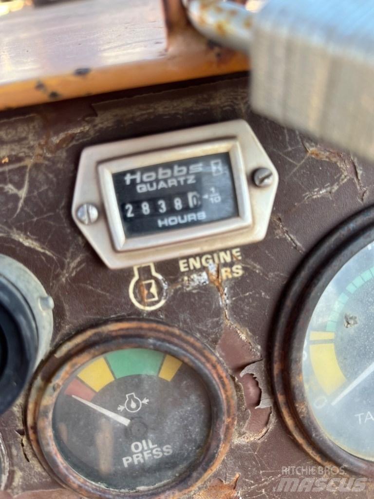 CASE 850 C Pásové dozéry