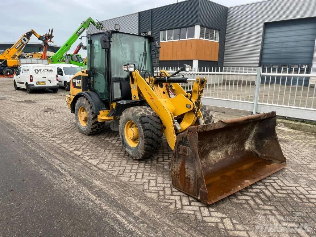 CAT 906 M Kolesové nakladače