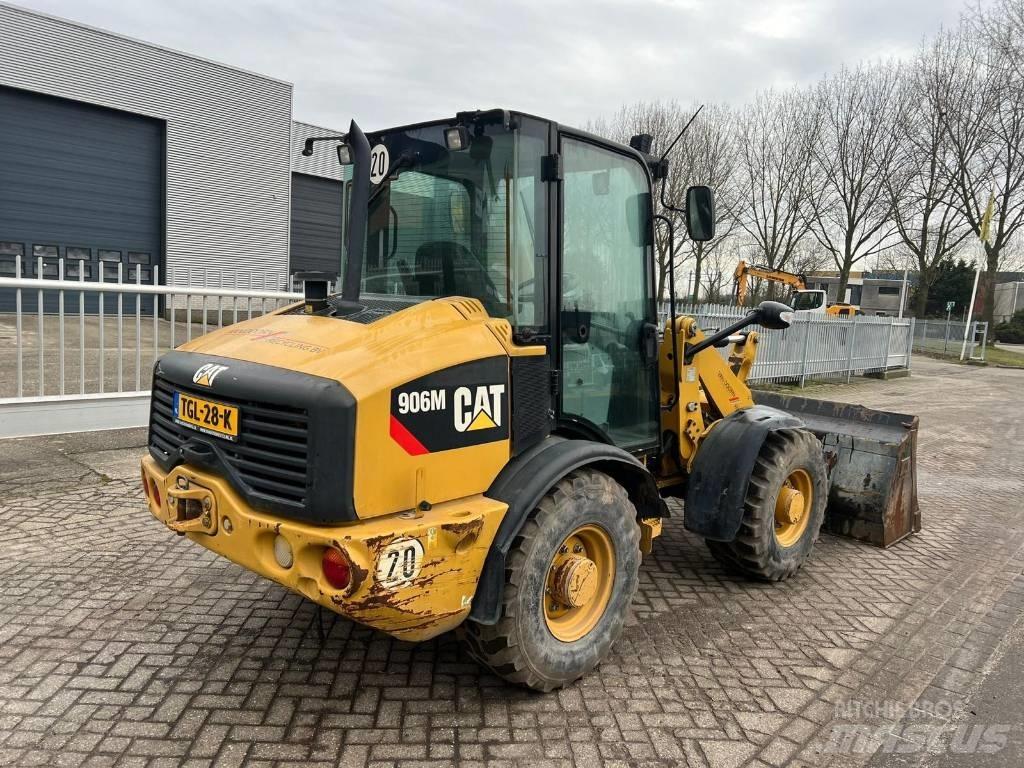 CAT 906 M Kolesové nakladače