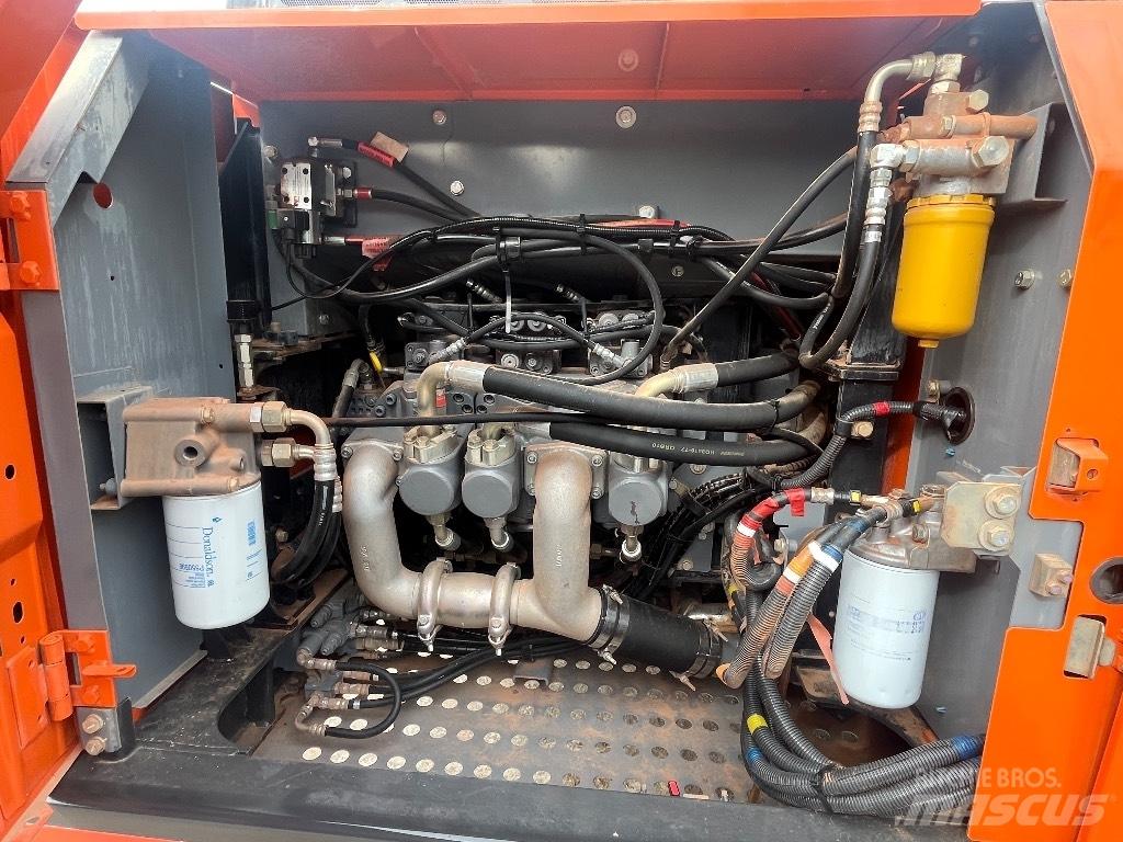 Hitachi ZX 250 LC-6 Pásové rýpadlá