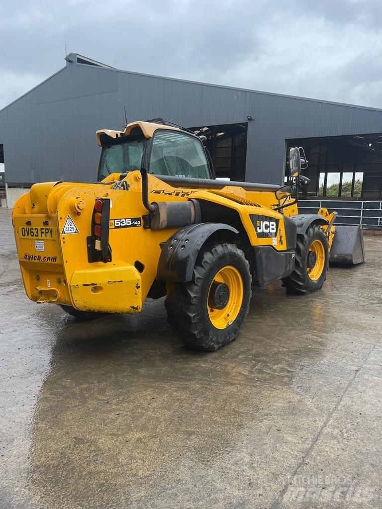 JCB 535 V 140 Teleskopické manipulátory