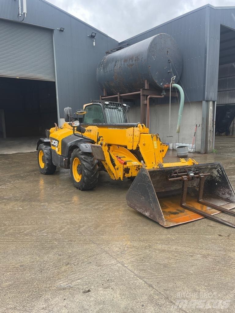 JCB 535 V 140 Teleskopické manipulátory