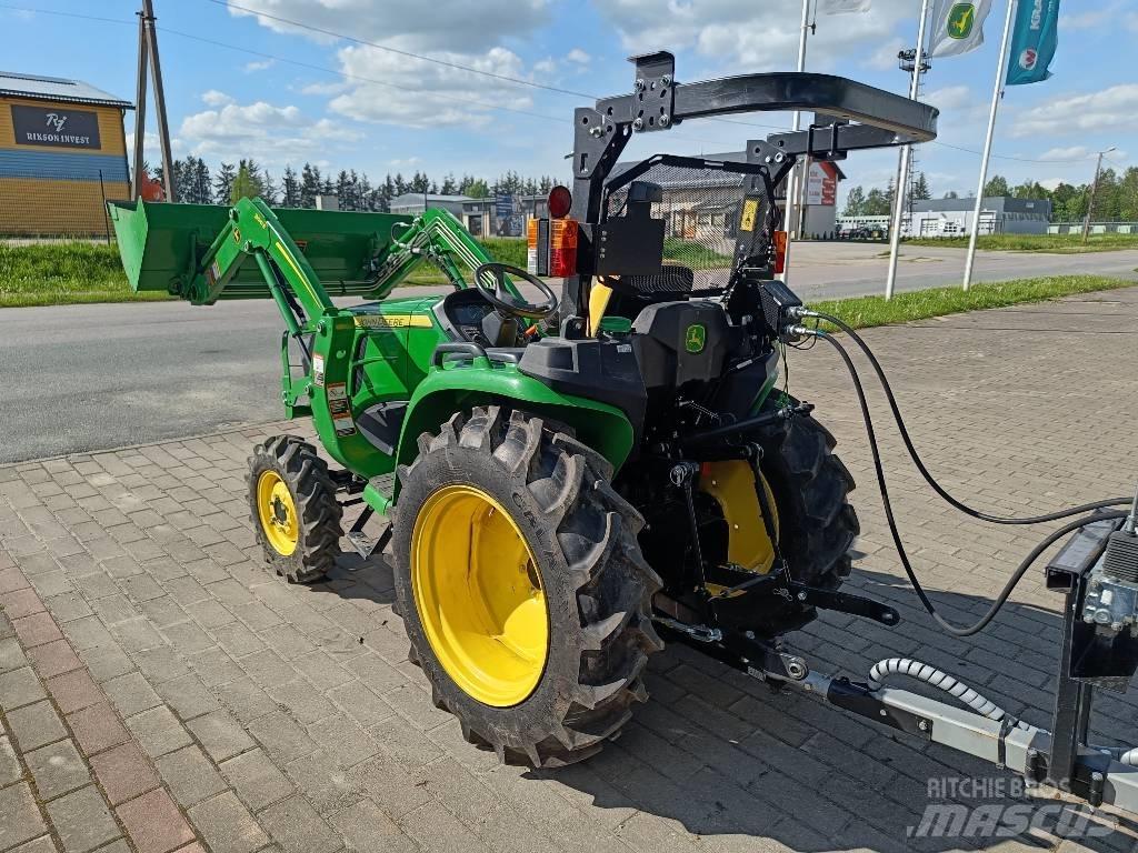 John Deere 3038 E Traktory