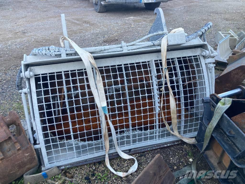 Liebherr T 33-10 Teleskopické manipulátory