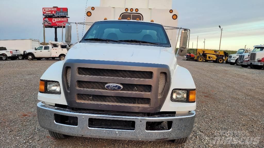Ford F 650 SD Vozne na drevnú štiepku