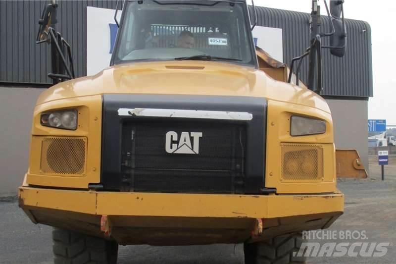 CAT 730C2 Kĺbové nákladné autá