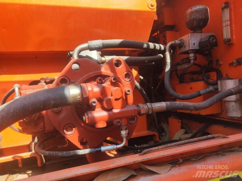 Doosan DH220LC-7 Pásové rýpadlá