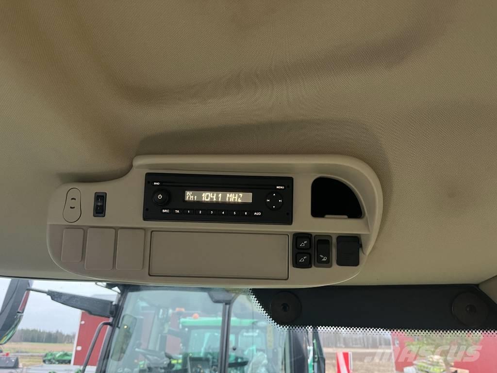 John Deere 6130 R Traktory