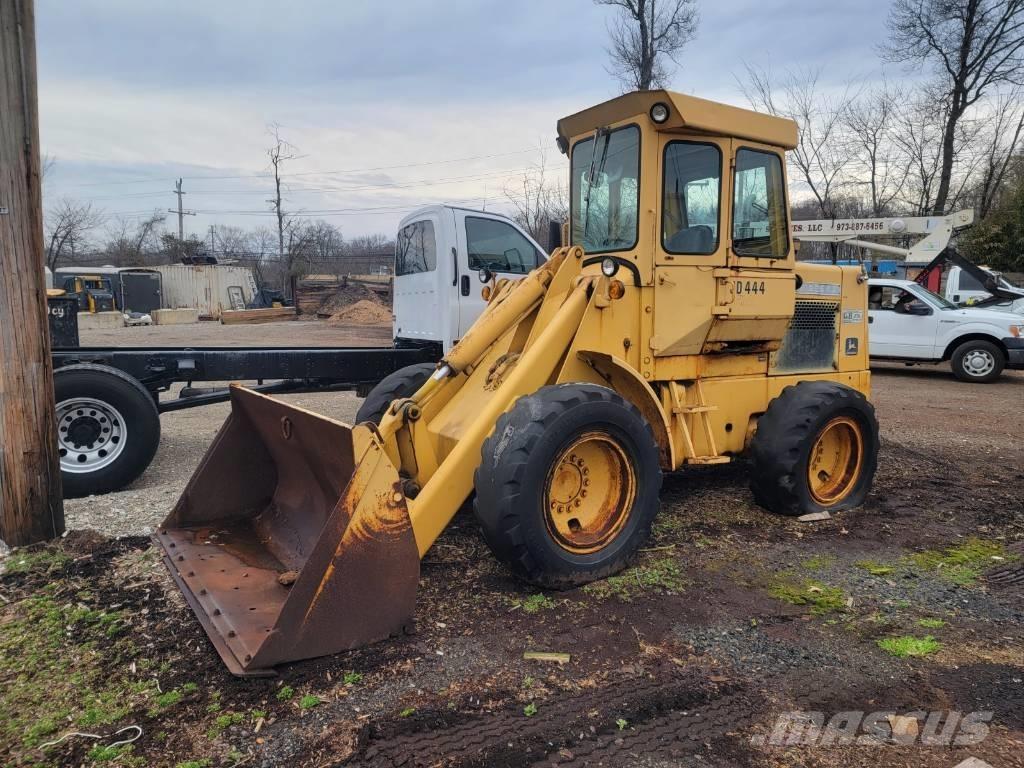 John Deere 444 A Kolesové nakladače