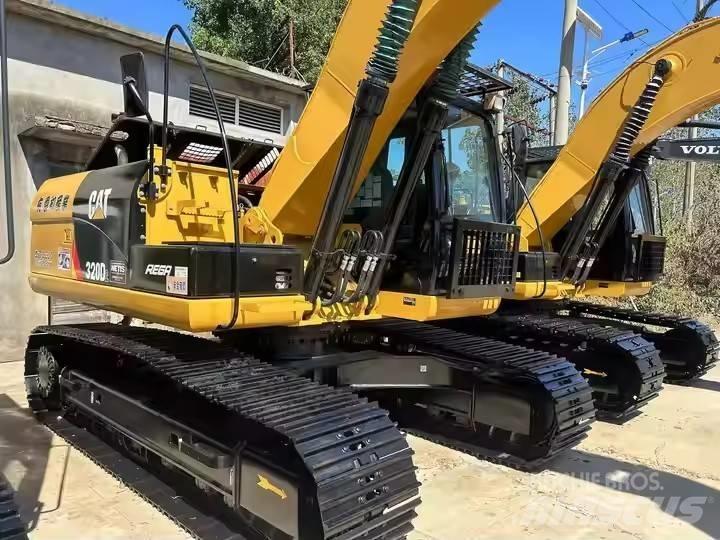 CAT CAT320D2 Midi rýpadlá 7 t - 12 t