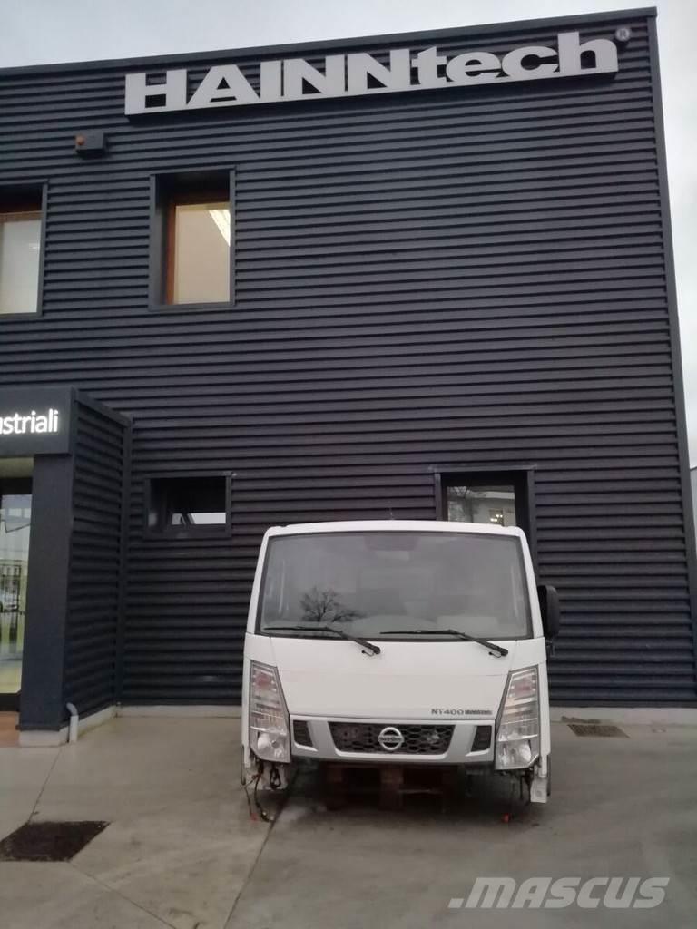 Nissan NT 400 Kabíny a interiér