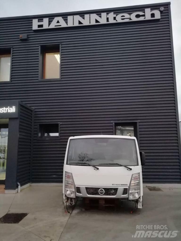 Nissan NT400 Kabíny a interiér