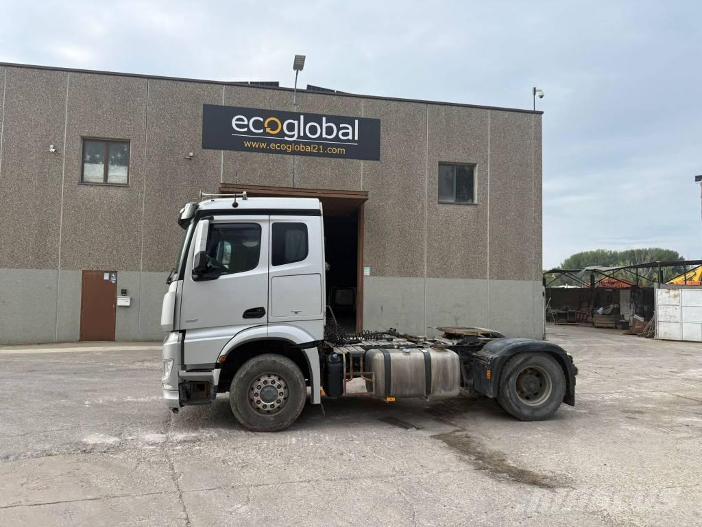 Mercedes-Benz 1851 Ťahače