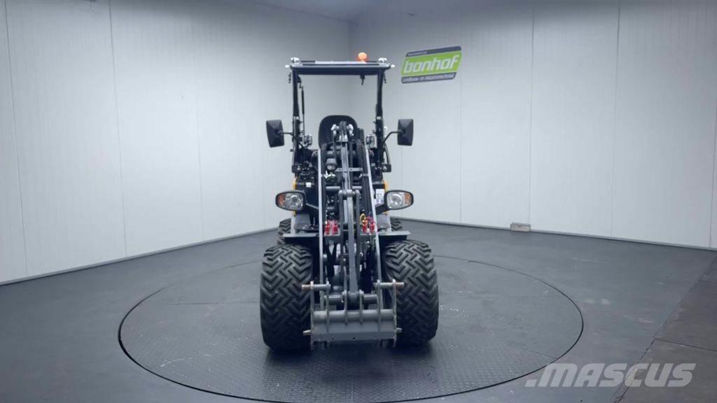 GiANT G2300 HD Kolesové nakladače