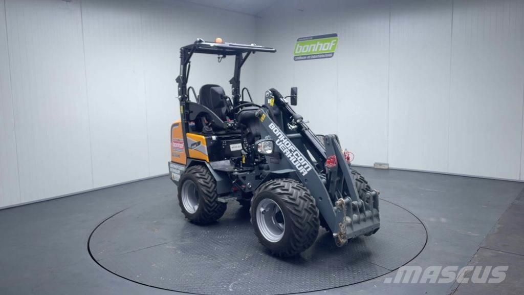 GiANT G2300 HD Kolesové nakladače
