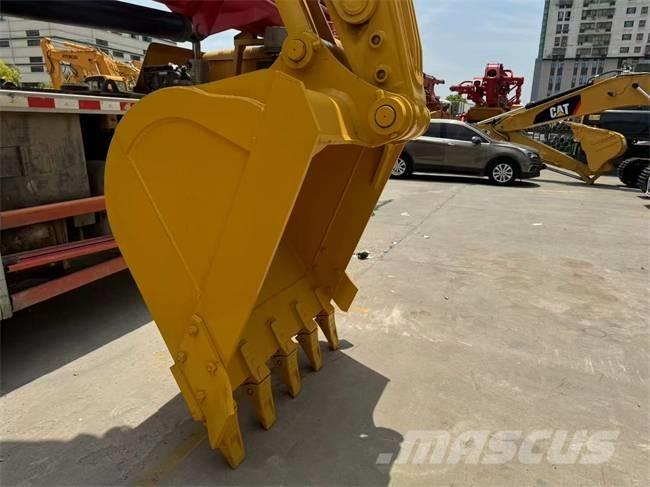 Komatsu PC 220 Pásové rýpadlá